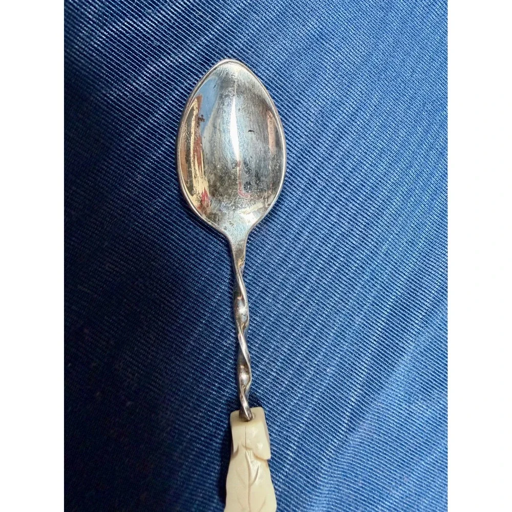 Vintage Carved Flower Leaf Handle Spoon Twisted Metal Stem Silver Tone Bowl